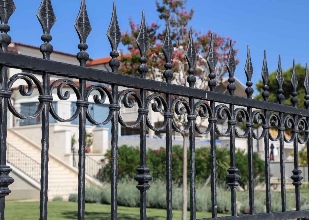 5 Reasons Why a Custom Metal Fence is the Perfect Addition to Your Home